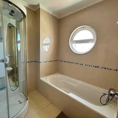 Laguna Com Piscina Privativa Em Vilamoura Villa